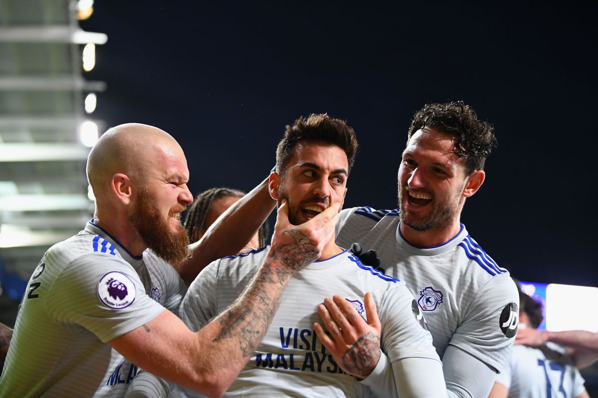 leicester-city-v-cardiff-city-premier-league-5c27a76930305c68e5000003.jpg