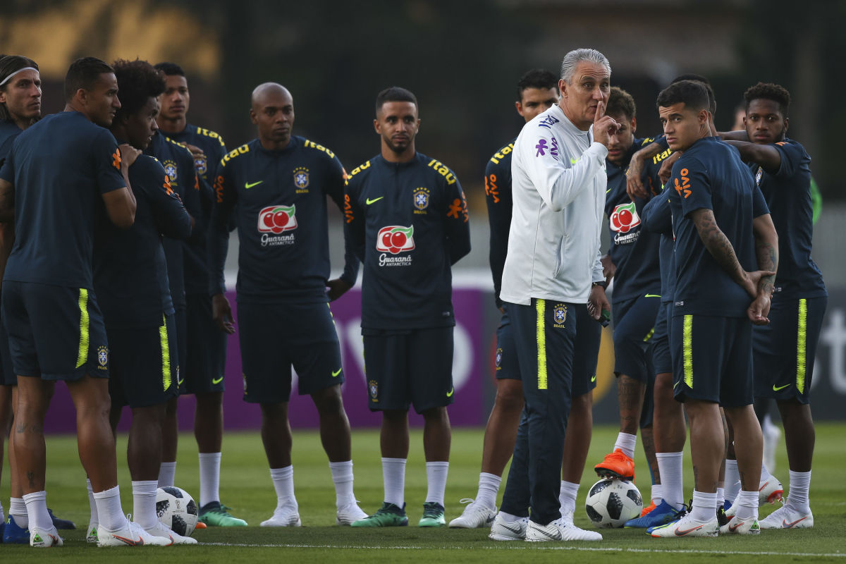 team-brazil-training-camp-granja-comary-5b0ebf097134f68058000001.jpg