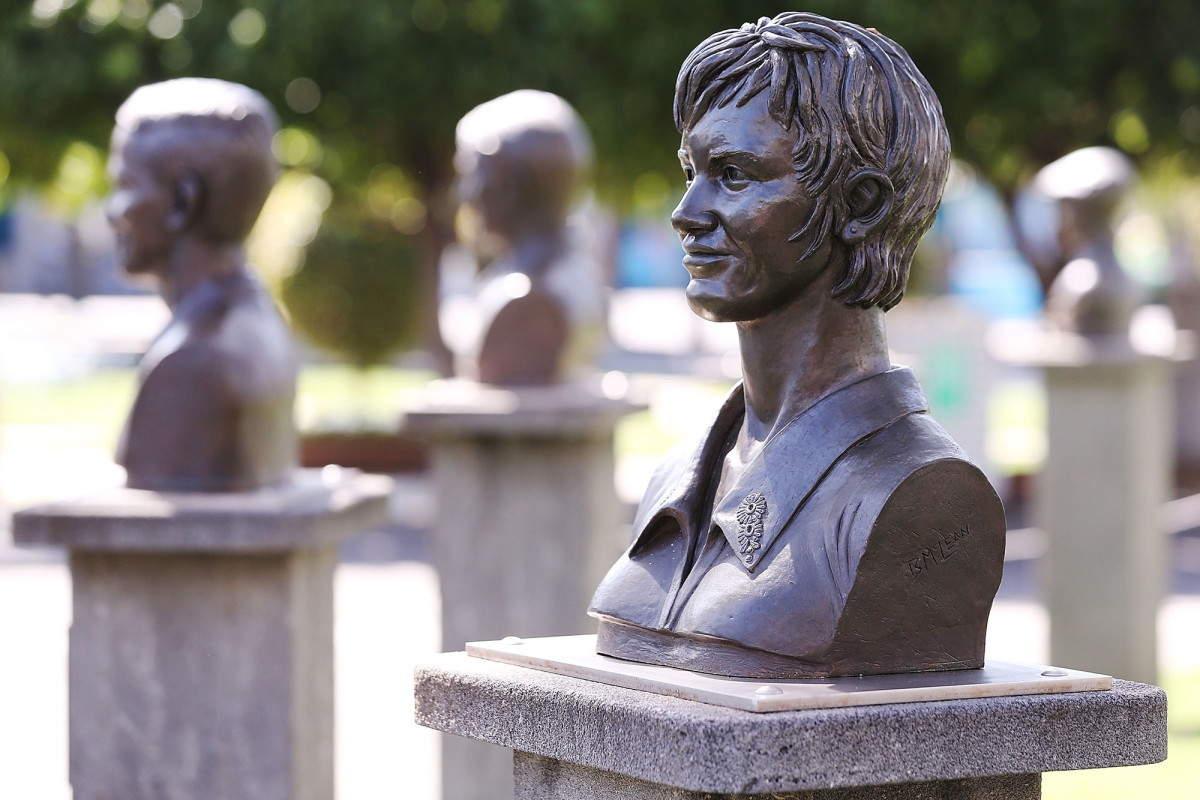 margaret-court-statue.jpg