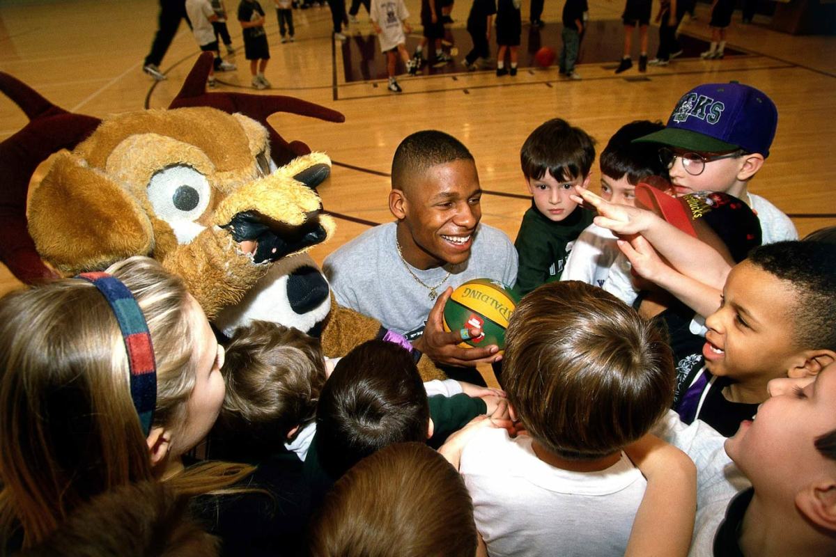 1997-Ray-Allen-Bucks-fans.jpg