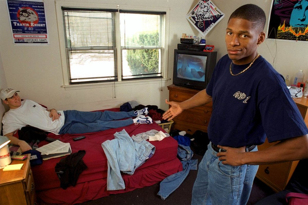 1996-0210-Ray-Allen-Travis-Knight-UConn-05803167.jpg