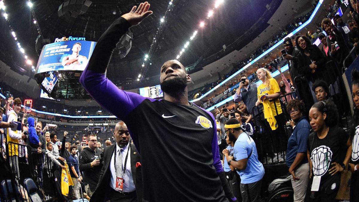 players wearing lebron shoes