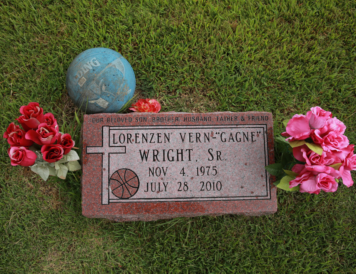 lorenzen_wright_grave_.jpg