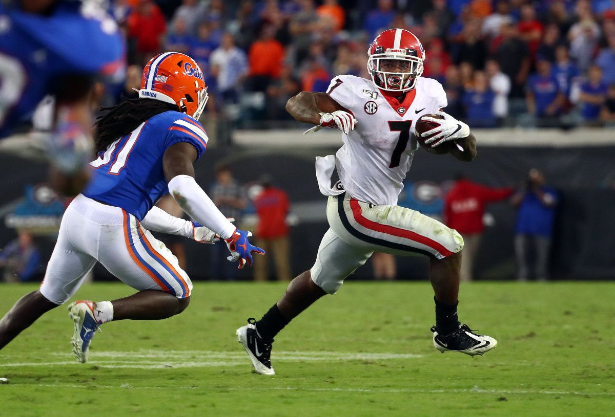 RB. D'Andre Swift breaks to the outside