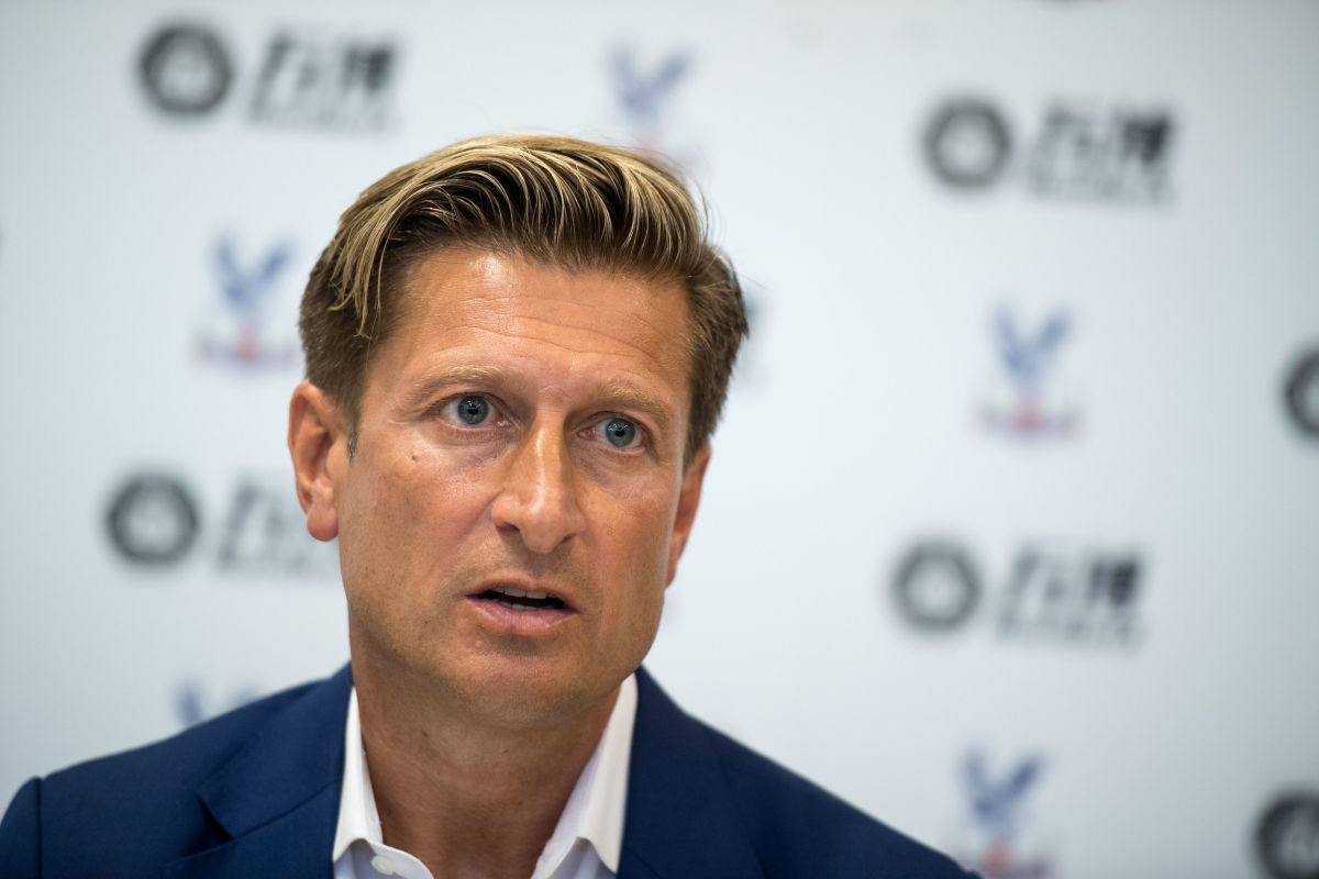 Crystal Palace chairman Steve Parish speaks at a press conference to unveil former Dutch international great Frank de Boer as the new manager of Crystal Palace Football Club in London on June 26, 2017.  / AFP PHOTO / CHRIS J RATCLIFFE        (Photo credit should read CHRIS J RATCLIFFE/AFP/Getty Images)