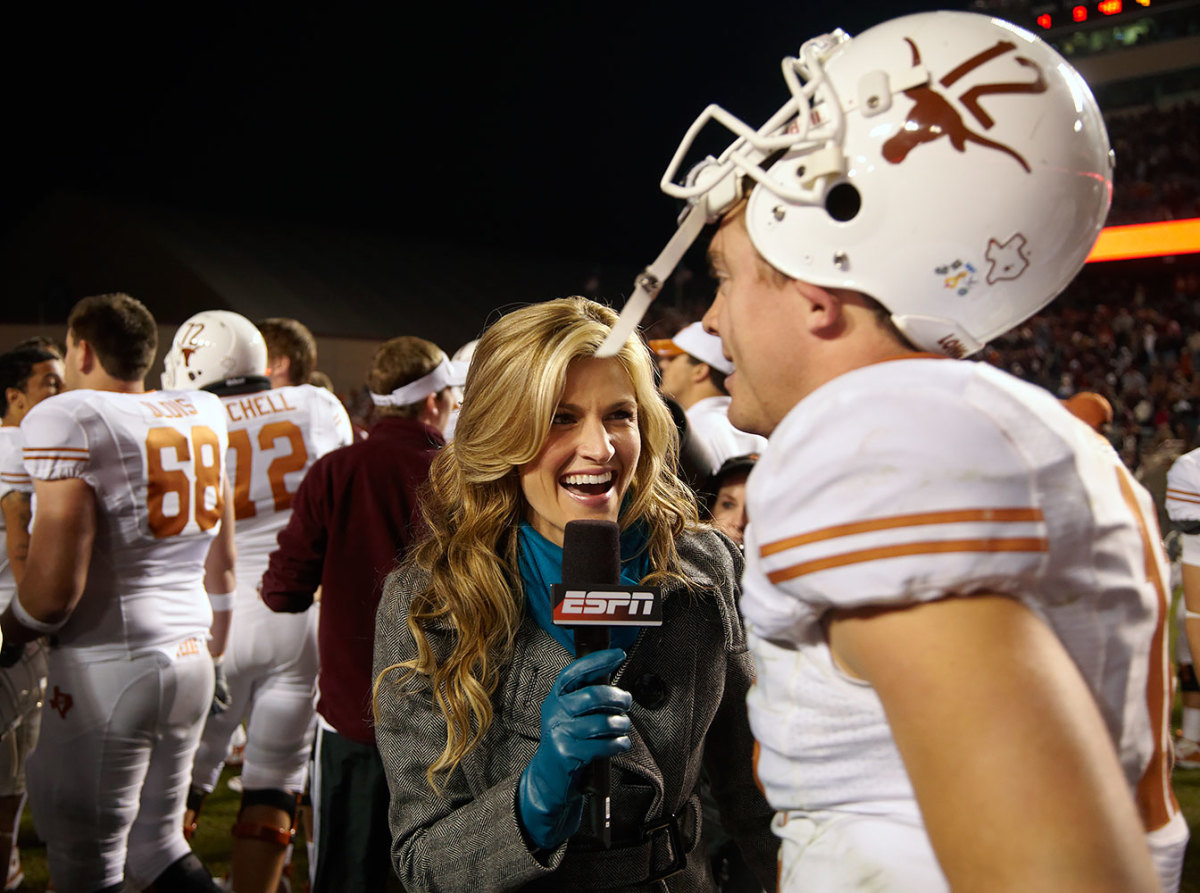 2009-1126-Erin-Andrews-Colt-McCoy-oplh-45016.jpg