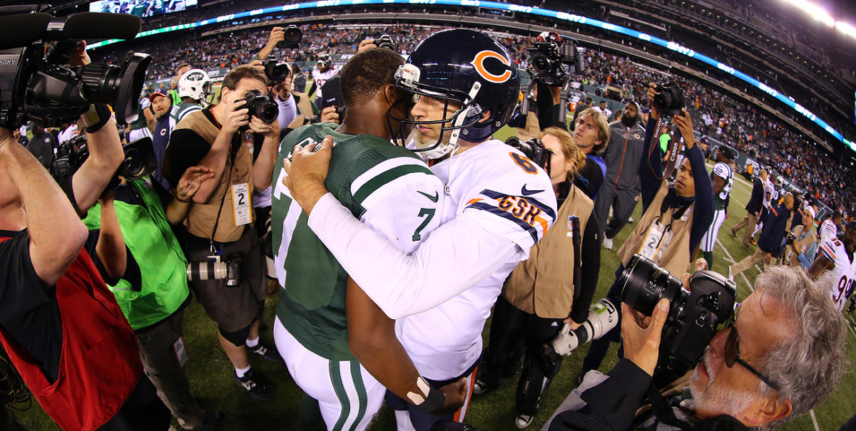 If the Jets sign Jay Cutler, he’d likely duke it out in training camp with Geno Smith for the starting job.