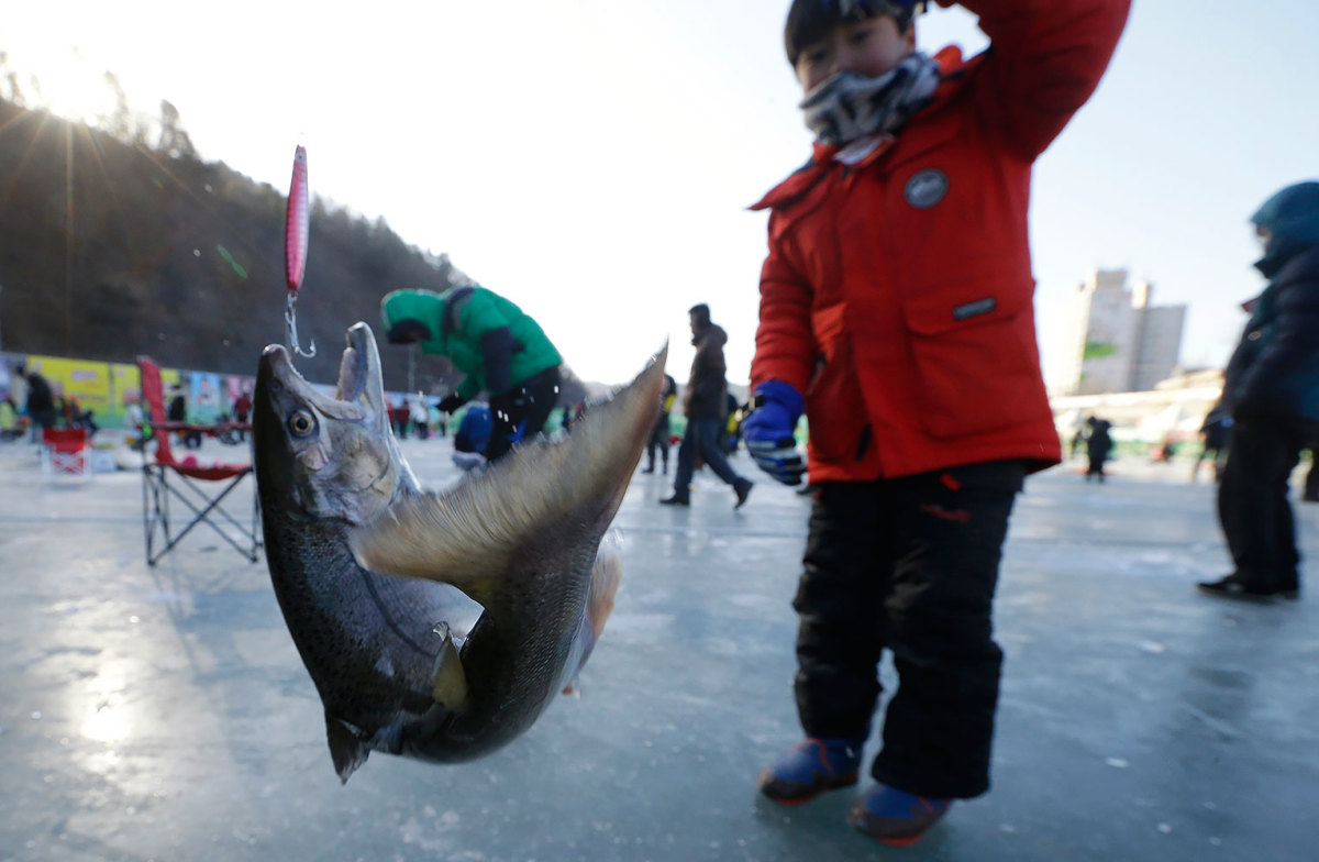 2017-0114-frozen-river-fishing-contest-trout.jpg