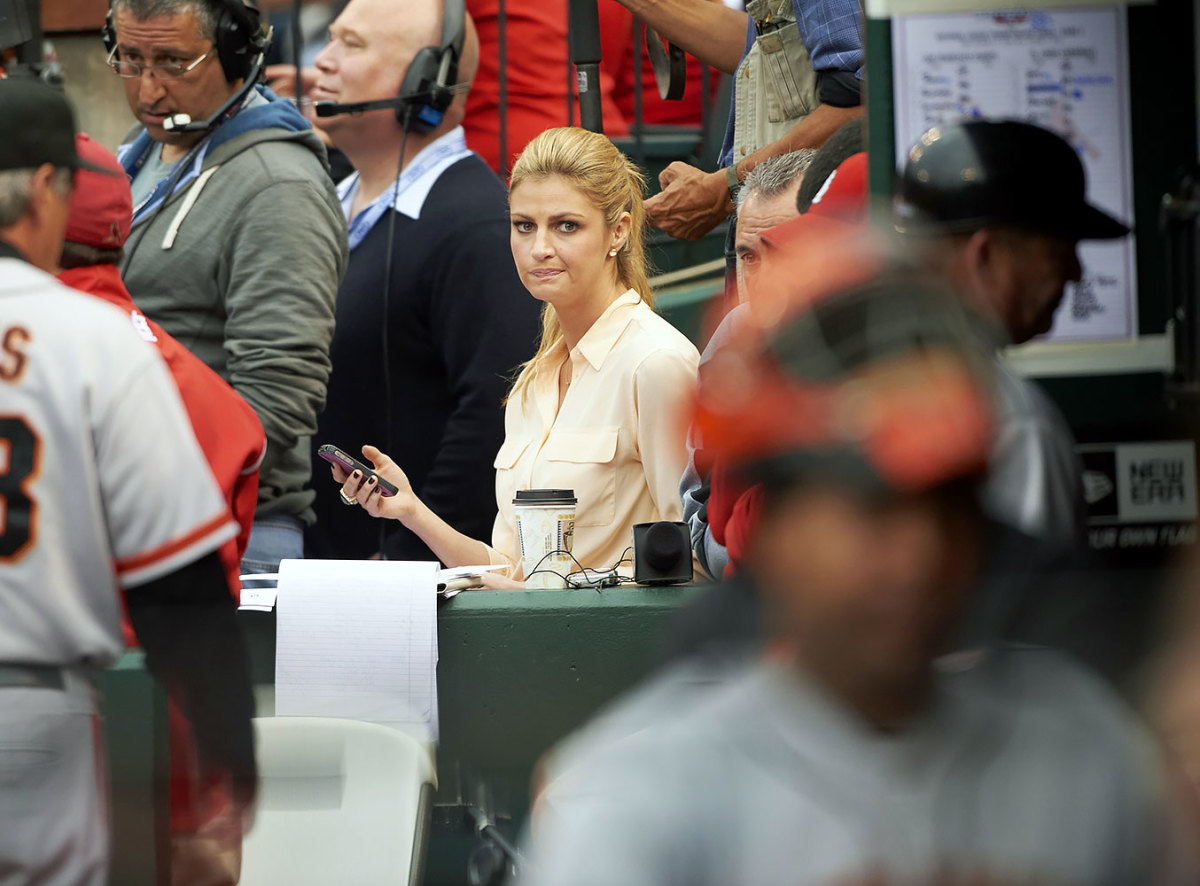 2012-1017-Erin-Andrews-opxc-156092.jpg
