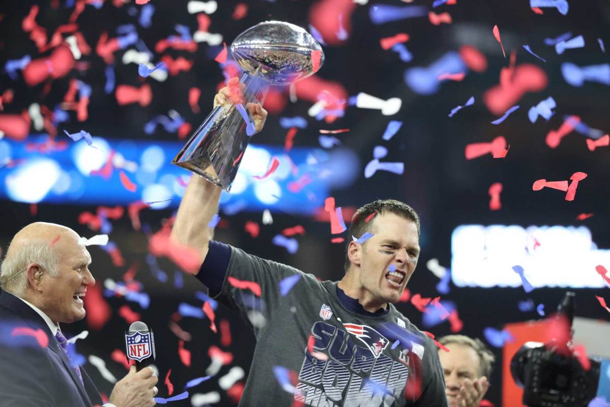 tom-brady-trophy-simon-bruty.jpg