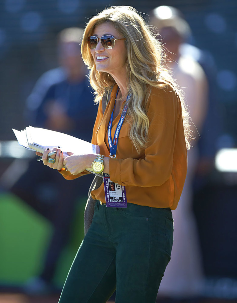 2012-1014-Erin-Andrews-op64-1250.jpg