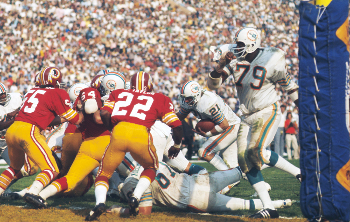 Kiick scored the only rushing touchdown for Miami in Super Bowl VII, the victory that capped the Dolphins’ perfect season.