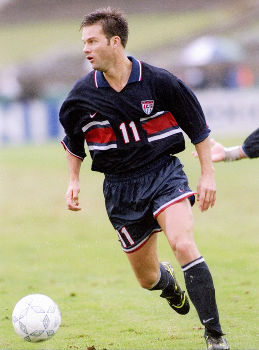 1995-98-USA-away-uniform-Eric-Wynalda.jpg