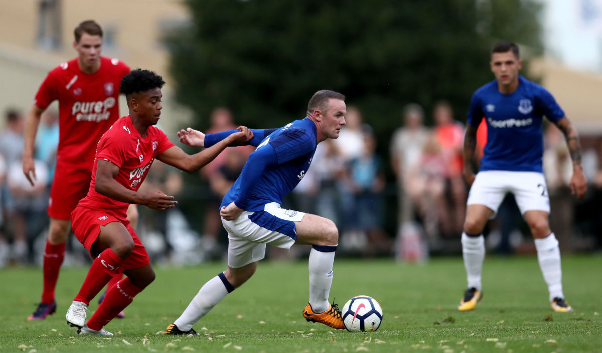 DE LUTTE, NETHERLANDS - JULY 19:  Wayne Rooney of Everton runs with the ball during a preseason friendly match between FC Twente and Everton FC at Sportpark de Stockakker on July 19, 2017 in De Lutte, Netherlands.  (Photo by Lars Baron/Getty Images)