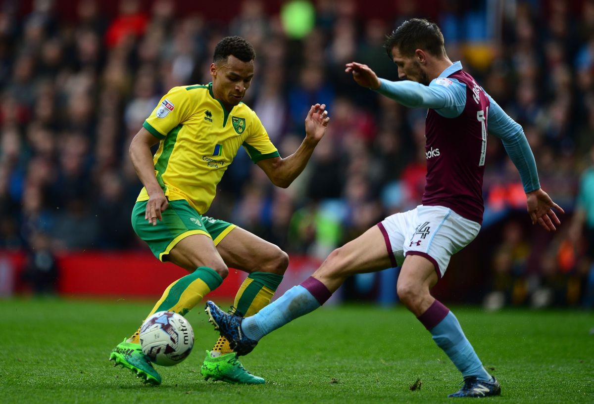 BIRMINGHAM, UNITED KINGDOM - APRIL 01: Jacob Murphy of Norwich City is tackled by Conor Hourihane of Aston Villa during the Sky Bet Championship match between Aston Villa and Norwich City at Villa Park on April 1, 2017 in Birmingham, England. (Photo by Harry Trump/Getty Images)