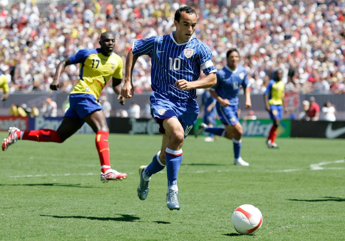 2007-USA-third-uniform-Landon-Donovan.jpg