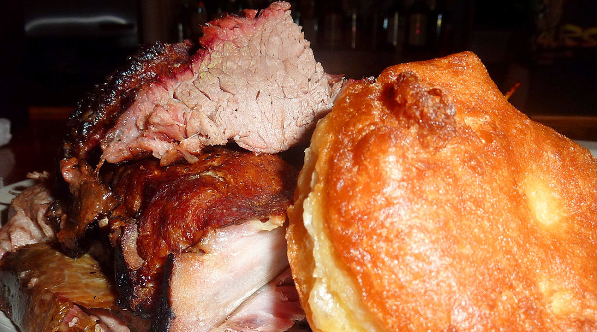 Fried ribs and fried biscuits arrived at my Squealers table. 