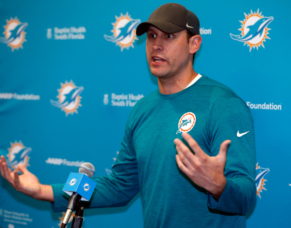 Dolphins coach Adam Gase has implemented a new strategy at minicamp to keep his rookies healthy.