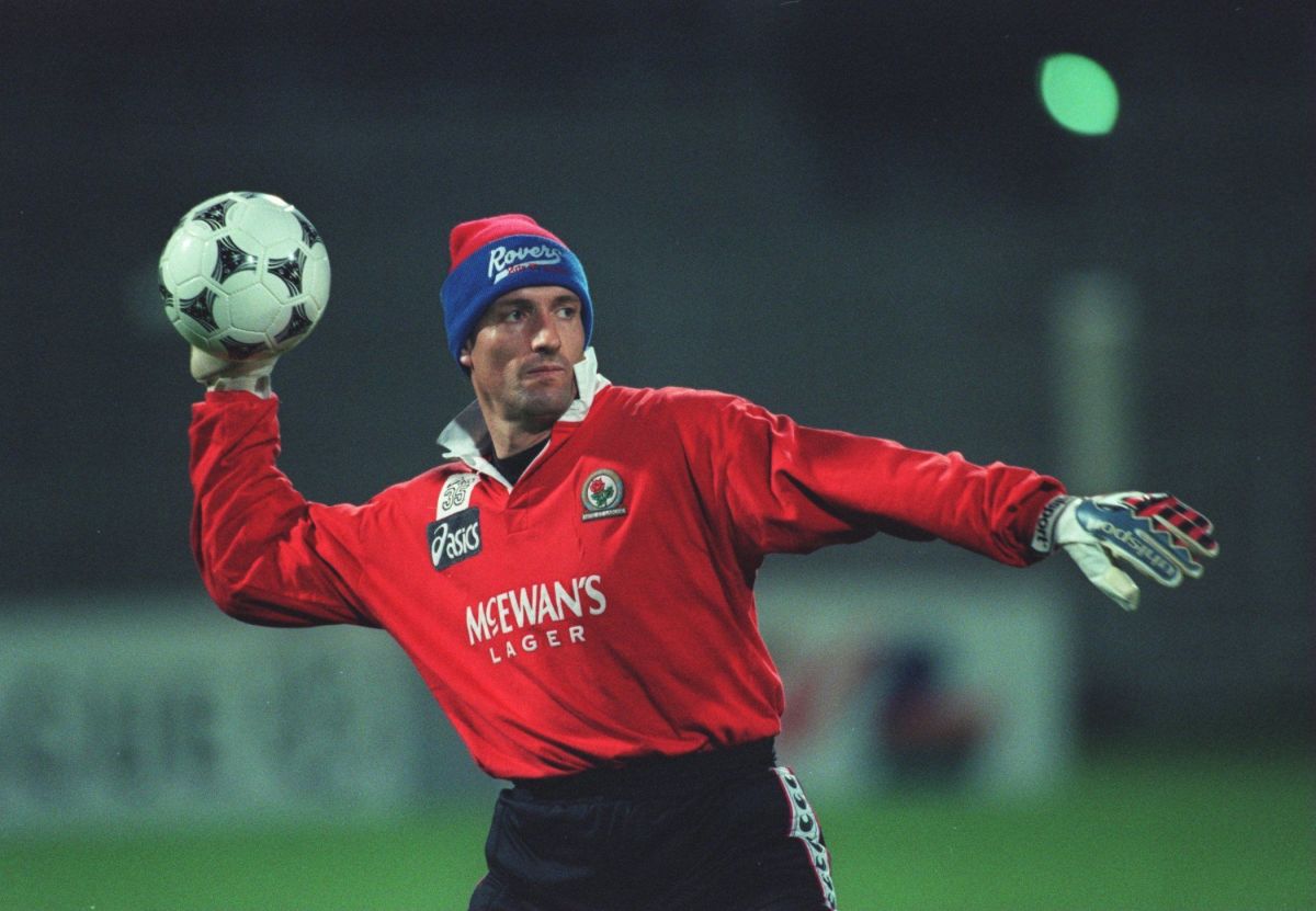 18 OCT 1995: TIM FLOWERS OF BLACKBURN ROVERS THROWS THE BALL OUT INTO THE PITCH DURING A CHAMPIONS LEAGUE GAME BETWEEN BLACKBURN AND WARSZAWA.  THE FINAL SCORE: WARSZAWA 1 - 0 BLACKBURN. Mandatory Credit - Ross Kinnaird/Allsport