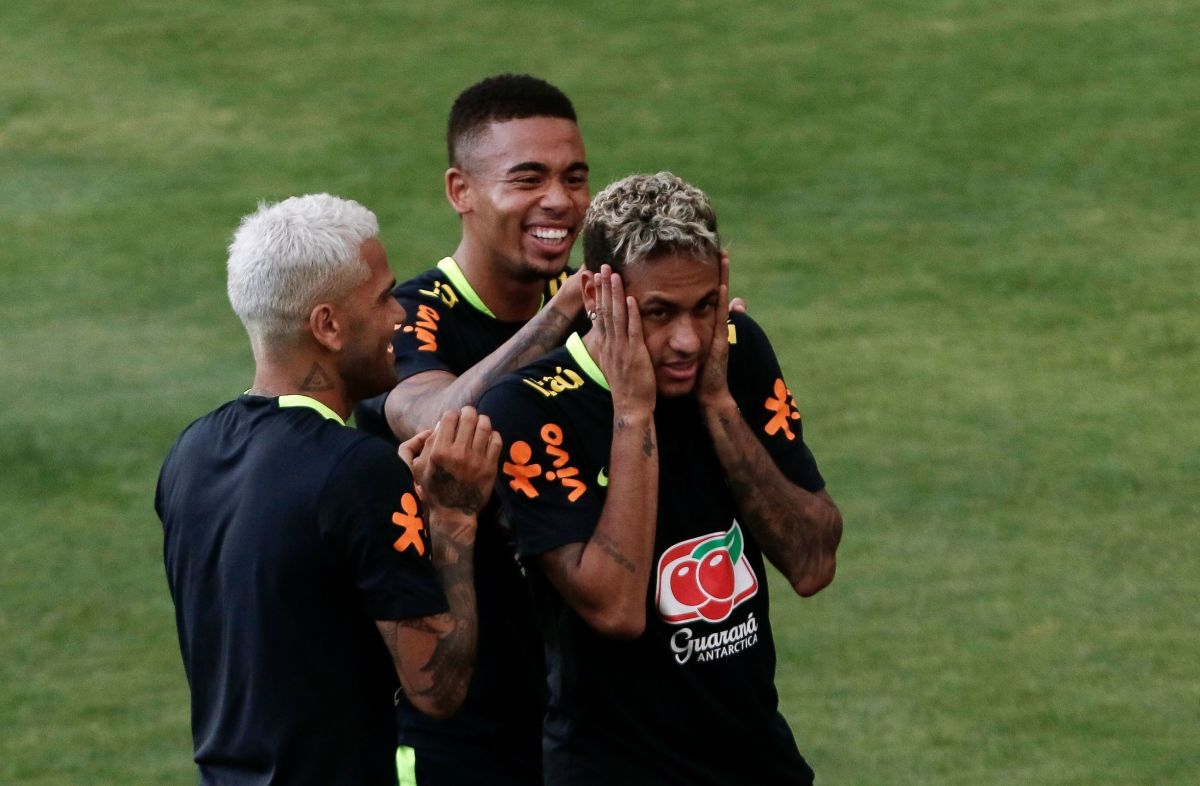 PHOTO: Brazil Stars Used Oxygen Tanks After Their High Altitude 0-0 ...