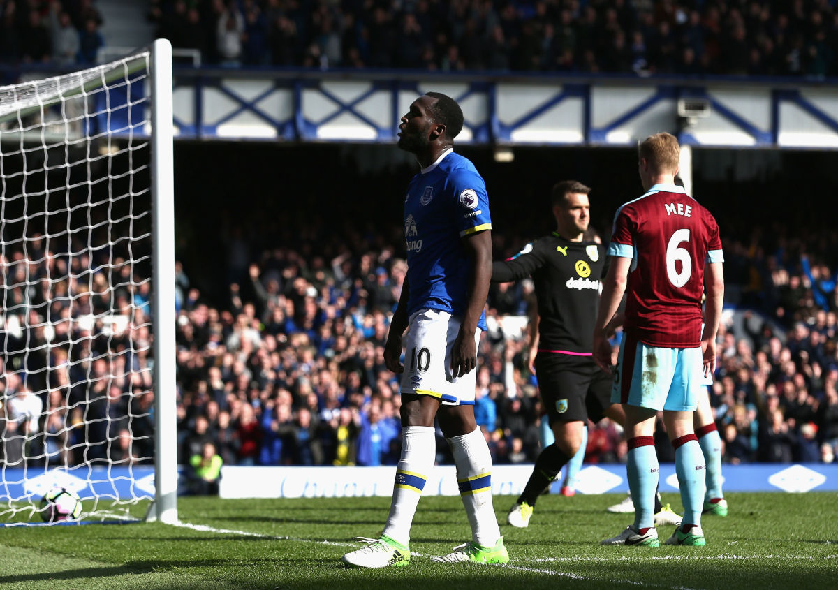 LIVERPOOL, ENGLAND - APRIL 15: Romelu Lukaku of Everton celebrates scoring his sides third goal during the Premier League match between Everton and Burnley at Goodison Park on April 15, 2017 in Liverpool, England.  (Photo by Jan Kruger/Getty Images)
