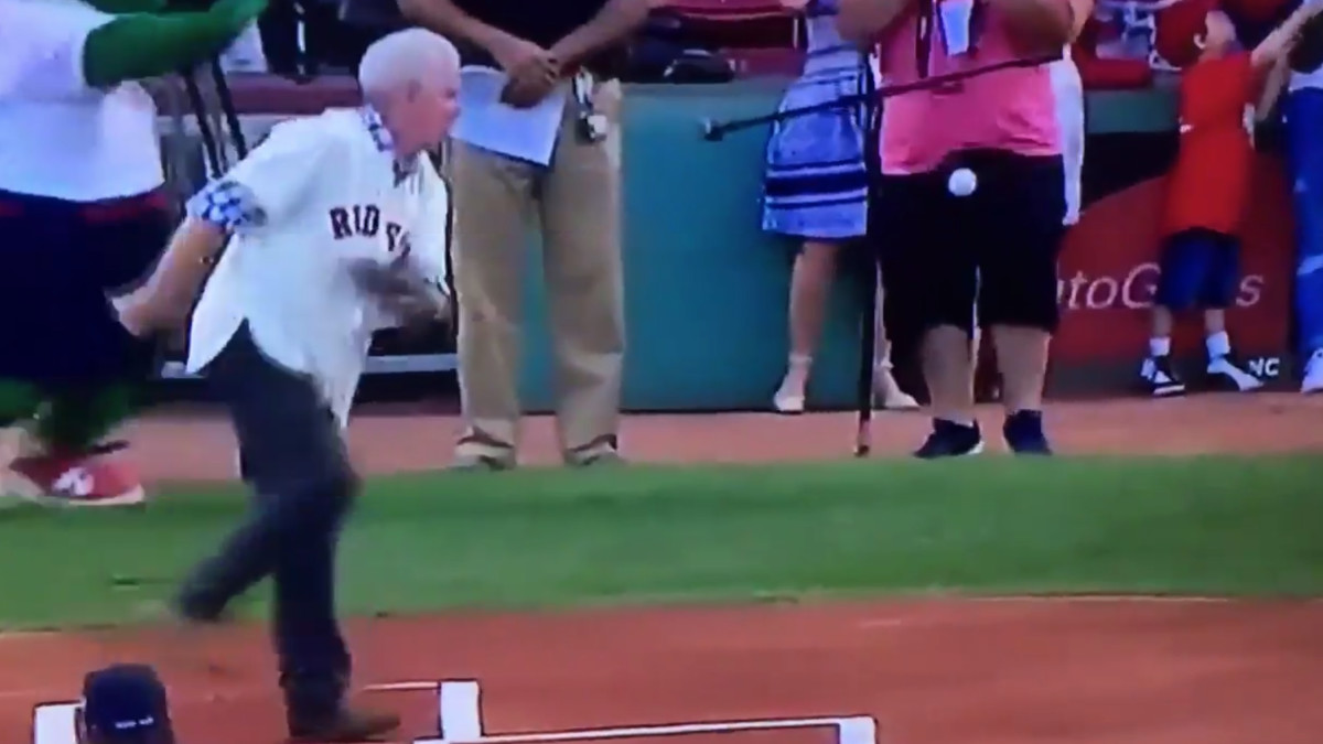 Could this be the worst first pitch of all time? (VIDEO) Sports Illustrated
