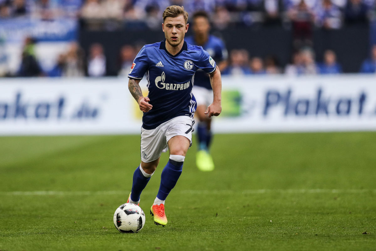 GELSENKIRCHEN, GERMANY - MARCH 12: Max Meyer of Schalke controls the ball during the Bundesliga match between FC Schalke 04 and FC Augsburg at Veltins-Arena on March 12, 2017 in Gelsenkirchen, Germany.  (Photo by Maja Hitij/Bongarts/Getty Images)