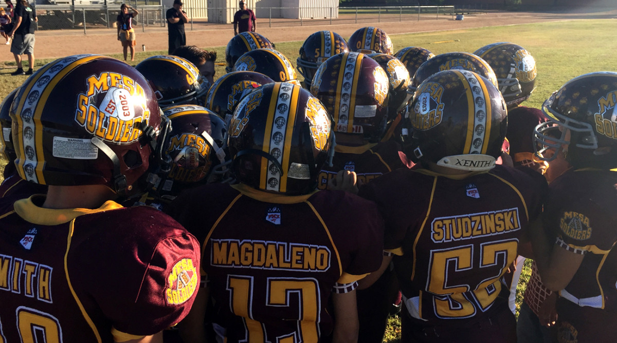 Mesa Soldiers huddling.