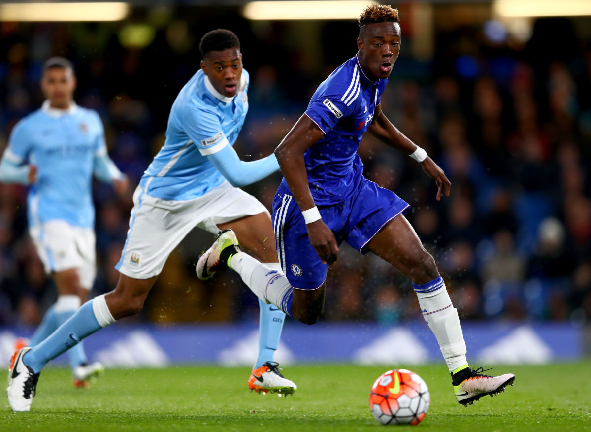 LONDON, ENGLAND - APRIL 27:  Tammy Abraham of Chelsea is challenged by Tosin Adarabioyo of Manchester City during the FA Youth Cup Final - Second Leg between Chelsea and Manchester City at Stamford Bridge on April 27, 2016 in London, England.  (Photo by Clive Rose/Getty Images)
