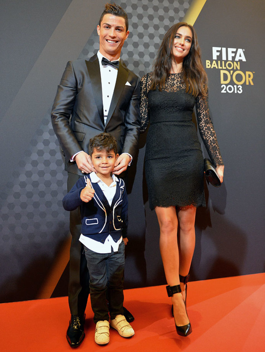 2014-cristiano-ronaldo-son-irina-shayk.jpg