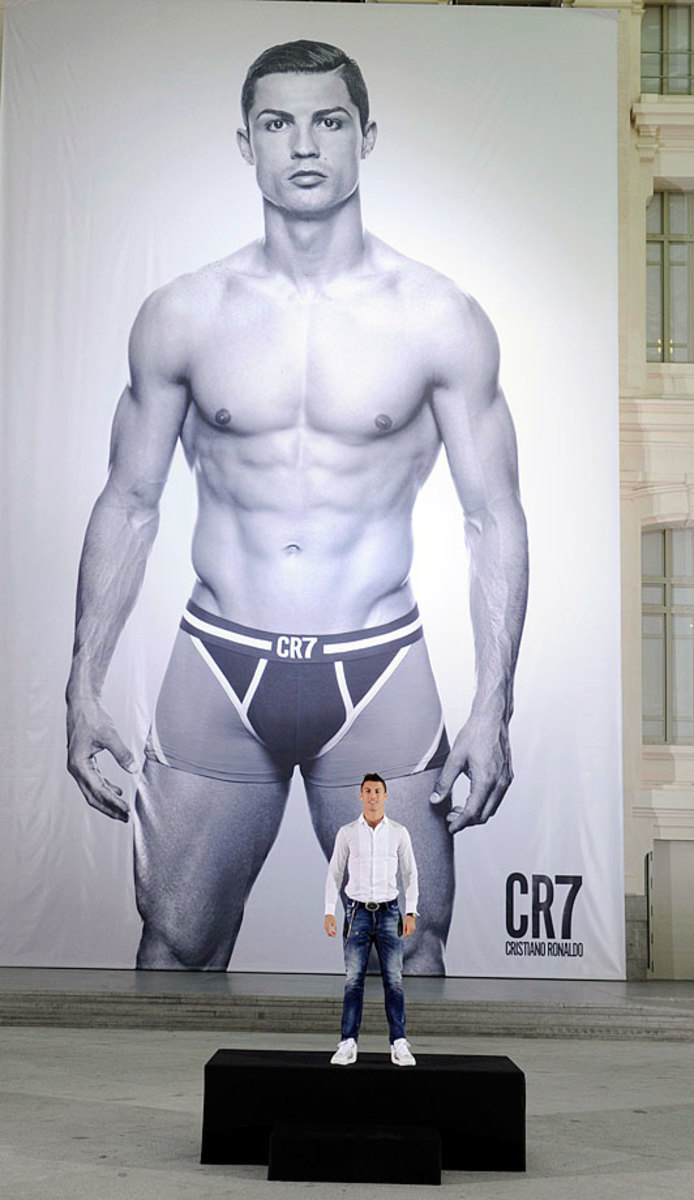 2013-cristiano-ronaldo-cr7.jpg