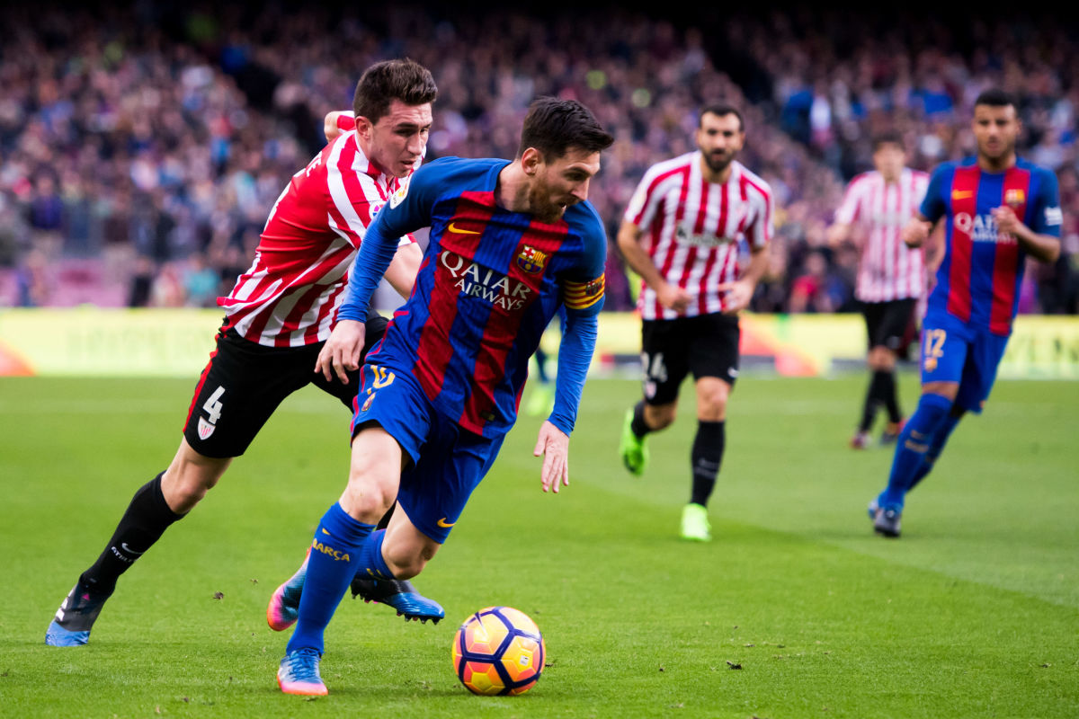 BARCELONA, SPAIN - FEBRUARY 04: Lionel Messi of FC Barcelona runs with the ball next to Aymeric Laporte of Athletic Club during the La Liga match between FC Barcelona and Athletic Club at Camp Nou  stadium on February 4, 2017 in Barcelona, Spain. (Photo by Alex Caparros/Getty Images)