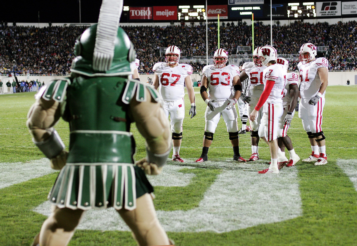 091517_Vault_Wisconsin_Football00010.JPG