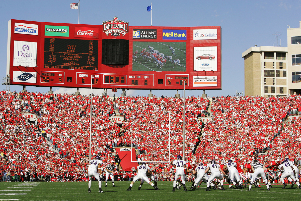 091517_Vault_Wisconsin_Football00008.JPG