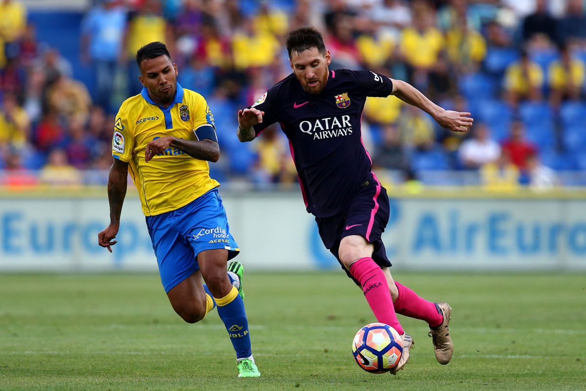 LAS PALMAS, SPAIN - MAY 14: Lionel Messi of Barcelona looks to break away from Jonathan Viera of Las Palmas during the La Liga match between UD Las Palmas and Barcelona at Estadio de Gran Canaria on May 14, 2017 in Las Palmas, Spain. (Photo by Charlie Crowhurst/Getty Images)