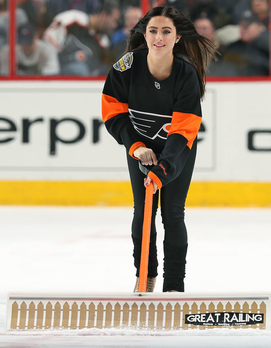 Philadelphia-Flyers-Ice-Girls-GettyImages-635900308_master.jpg