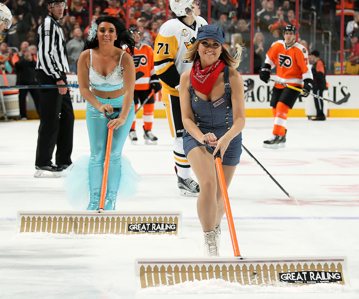 Philadelphia-Flyers-Ice-Girls-GettyImages-620869184_master.jpg