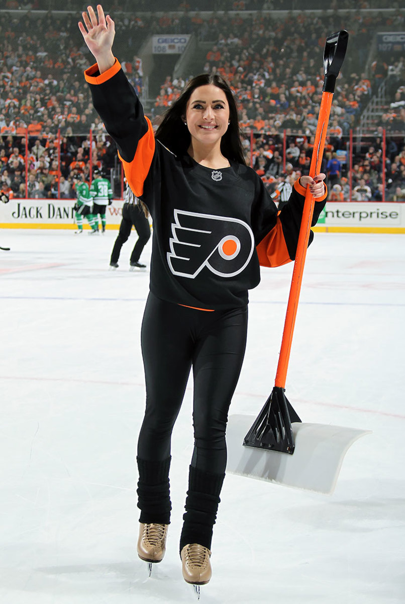 Philadelphia-Flyers-Ice-Girls-GettyImages-635900250_master.jpg