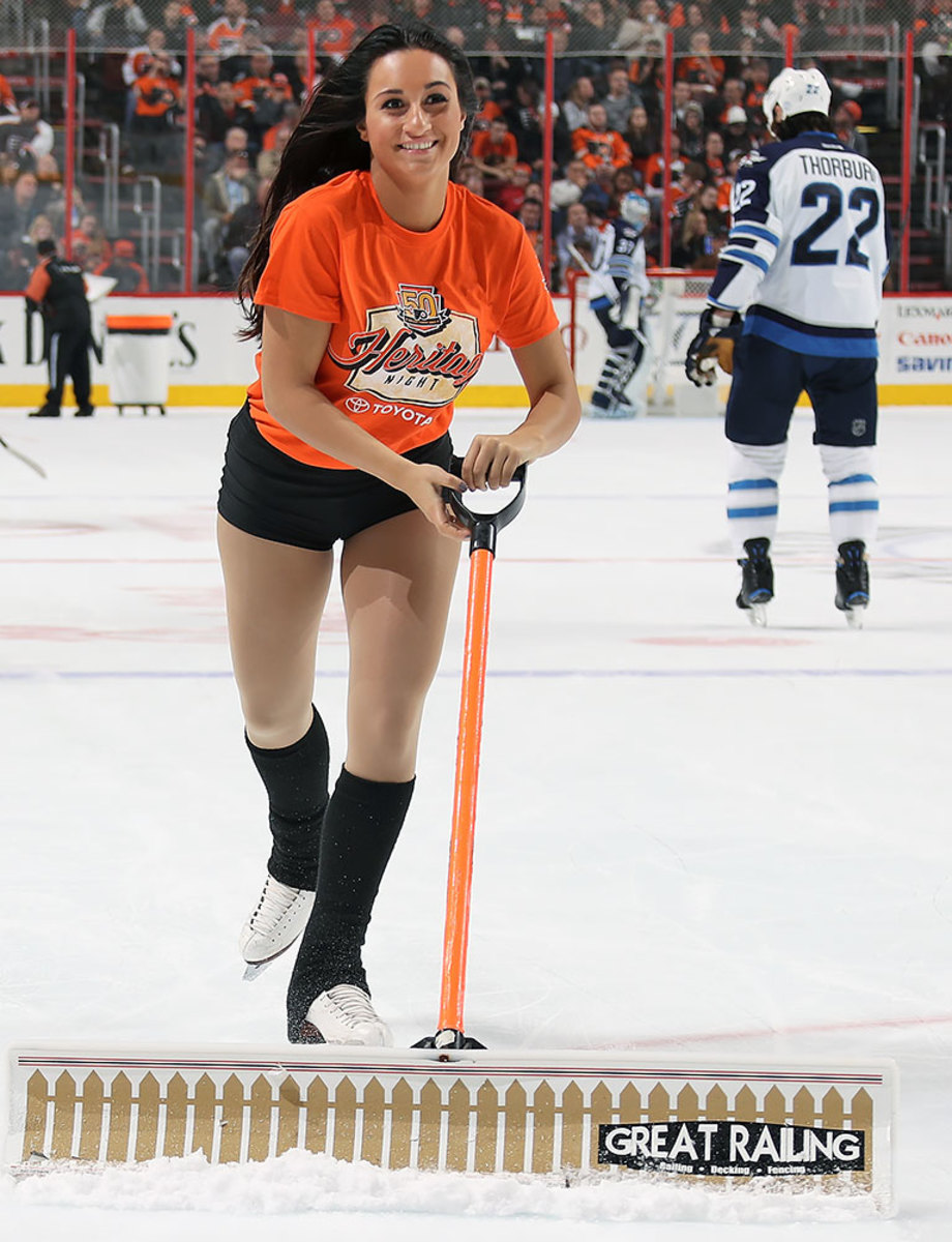 Philadelphia-Flyers-Ice-Girls-GettyImages-625315894_master.jpg