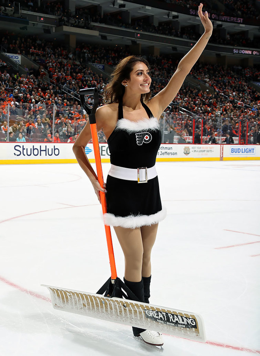 Philadelphia-Flyers-Ice-Girls-GettyImages-627595344_master.jpg