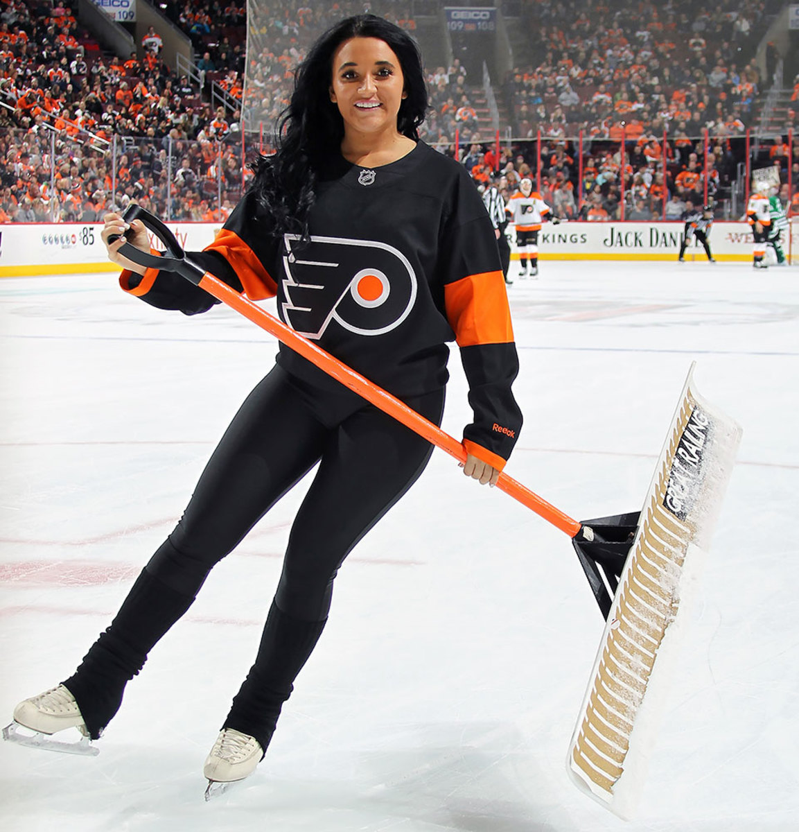 Philadelphia-Flyers-Ice-Girls-GettyImages-635897826_master.jpg