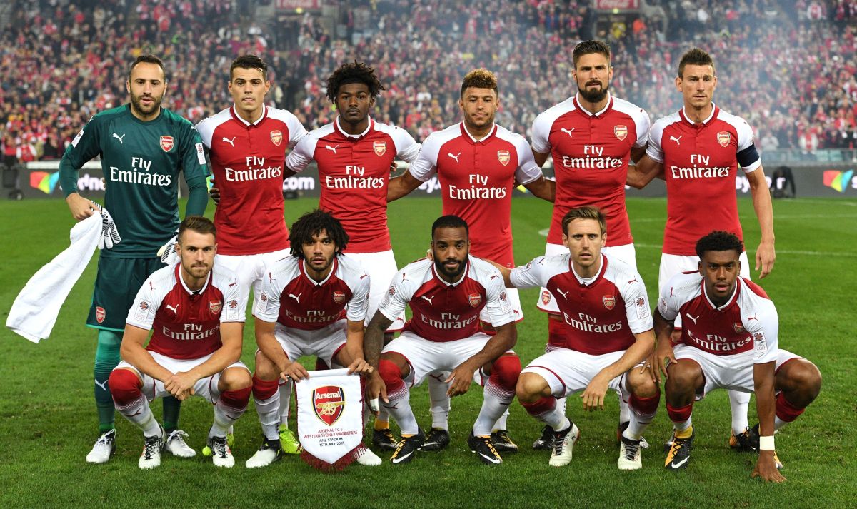 The Arsenal football team poses for a photo before their pre-season friendly against the Western Sydney Wanderers in Sydney on July 15, 2017. / AFP PHOTO / WILLIAM WEST        (Photo credit should read WILLIAM WEST/AFP/Getty Images)