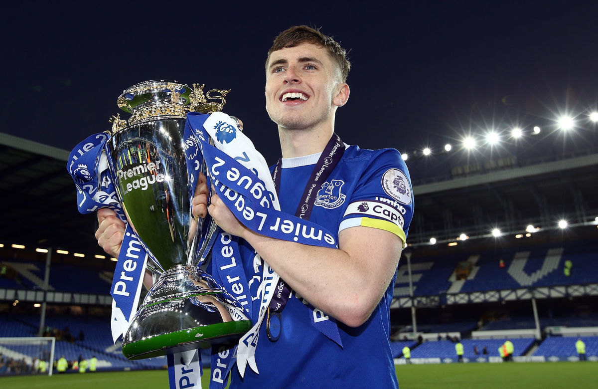 LIVERPOOL, ENGLAND - MAY 08:  Jonjoe Kenny of Everton celebrates with the trophy during the Premier League 2 match between Everton and Liverpool at Goodison Park on May 8, 2017 in Liverpool, England.  (Photo by Jan Kruger/Getty Images)