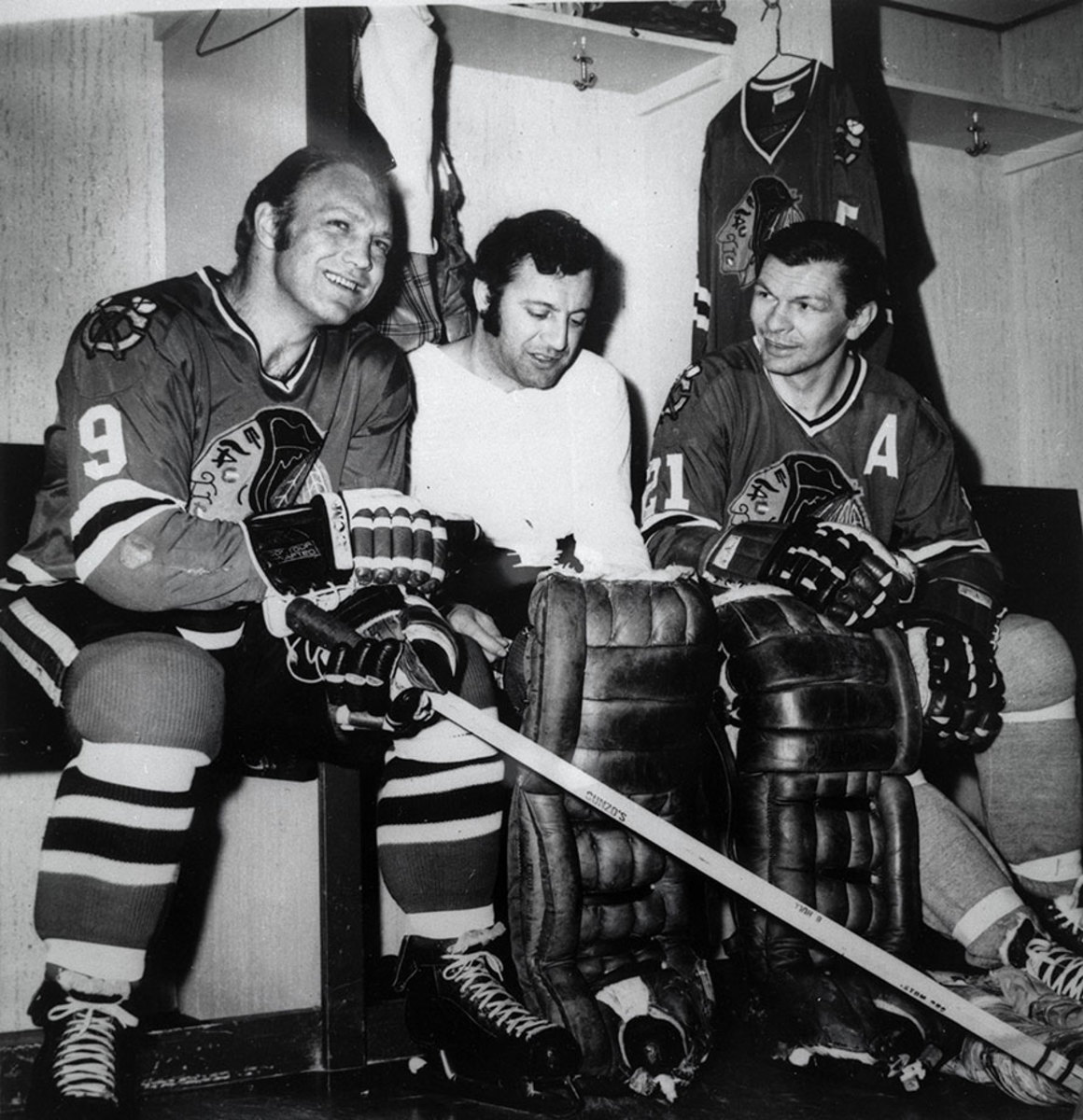 1971-0504-Bobby-Hull-Tony-Esposito-Stan-Mikita.jpg