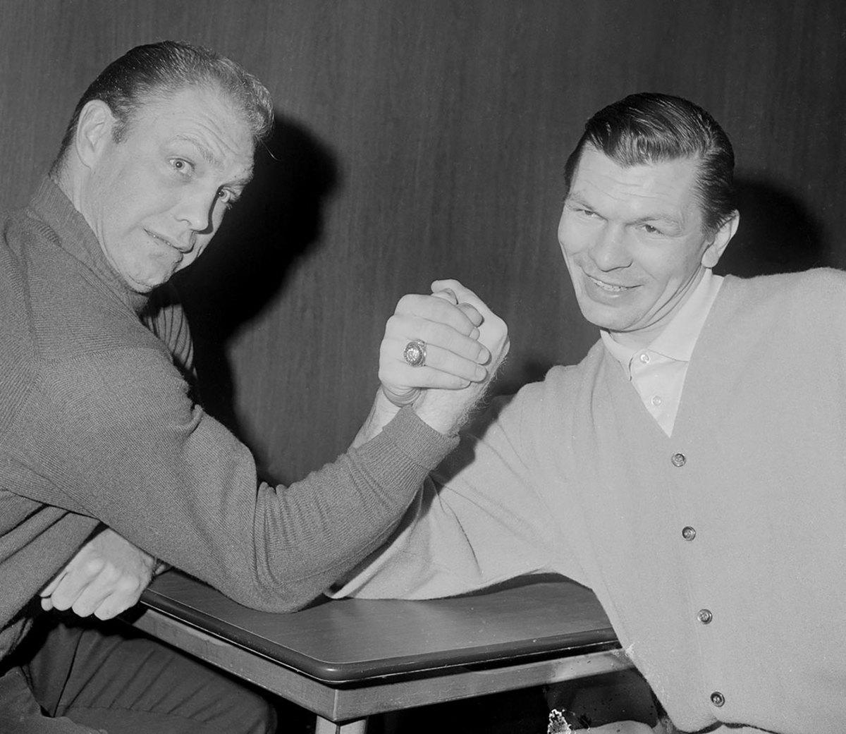 1968-0110-Bobby-Hull-Stan-Mikita.jpg