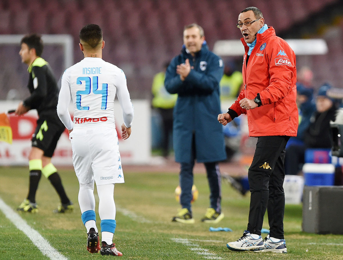 NAPLES, ITALY - JANUARY 07: Napoli'u0092s coach Maurizio Sarri and player Lorenzo Insigne during the Serie A match between SSC Napoli and UC Sampdoria at Stadio San Paolo on January 7, 2017 in Naples, Italy.  (Photo by Francesco Pecoraro/Getty Images)