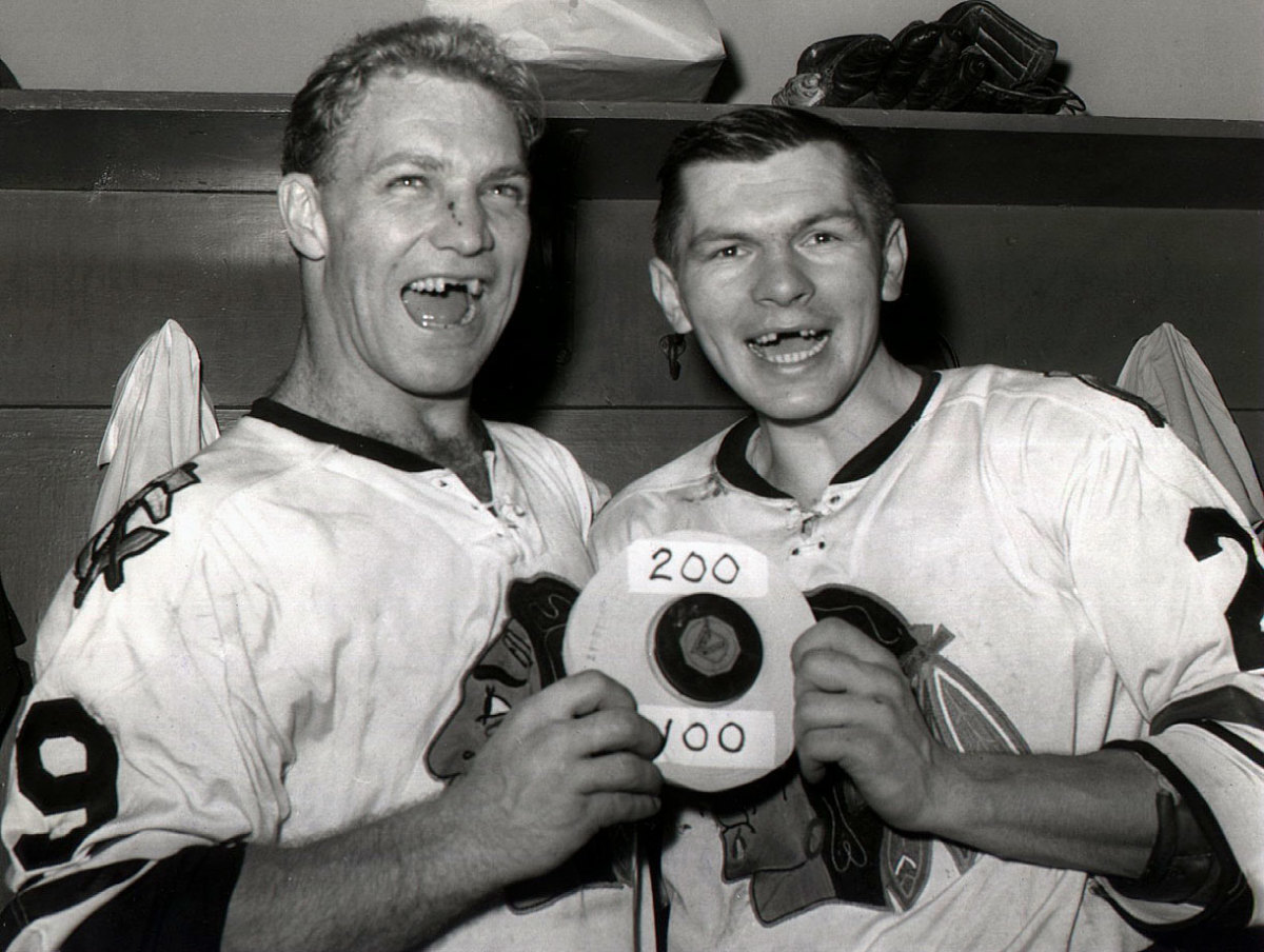 Hockey - Stan Mikita - Images