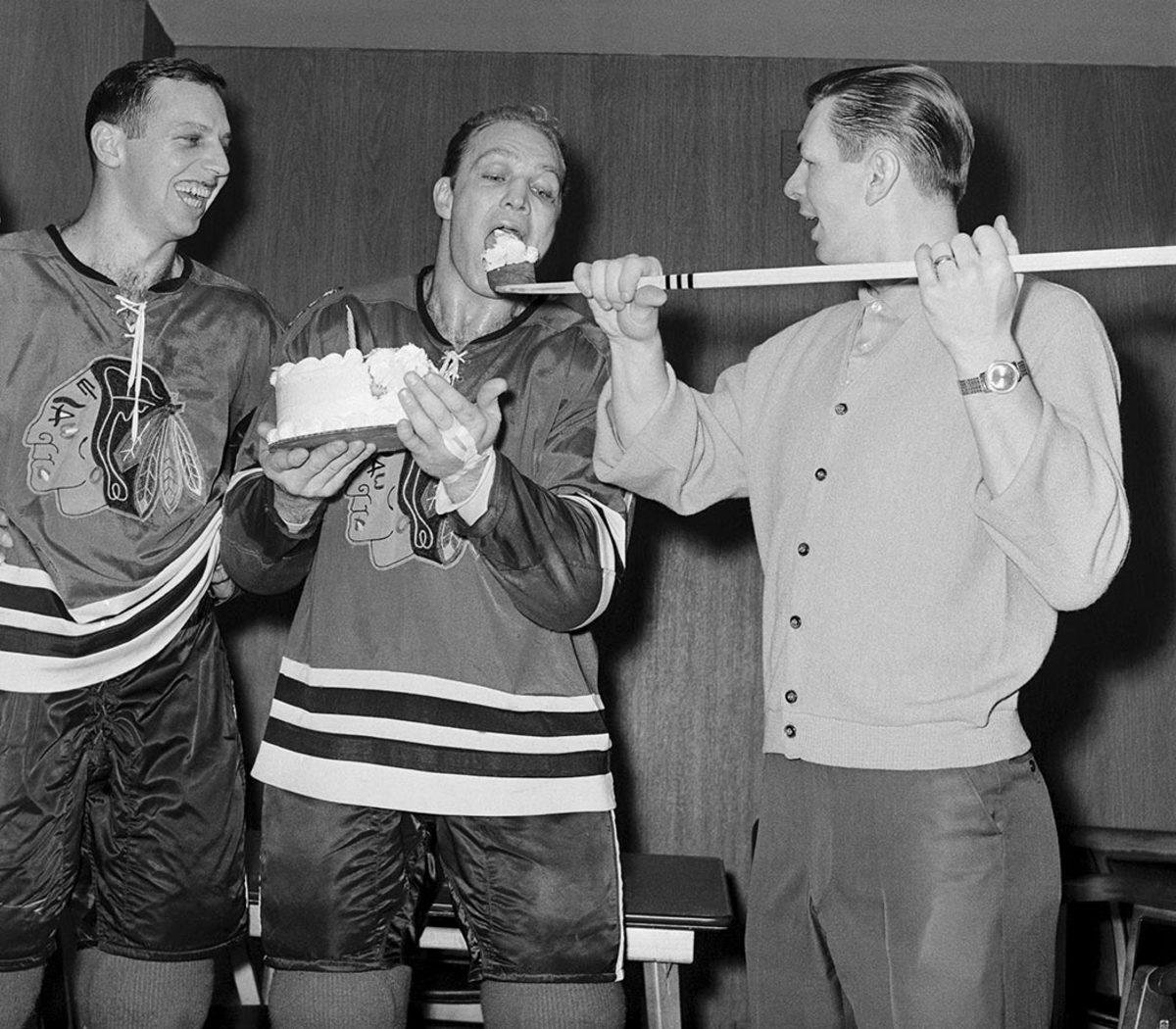 1967-0103-Bobby-Hull-Stan-Mikita.jpg