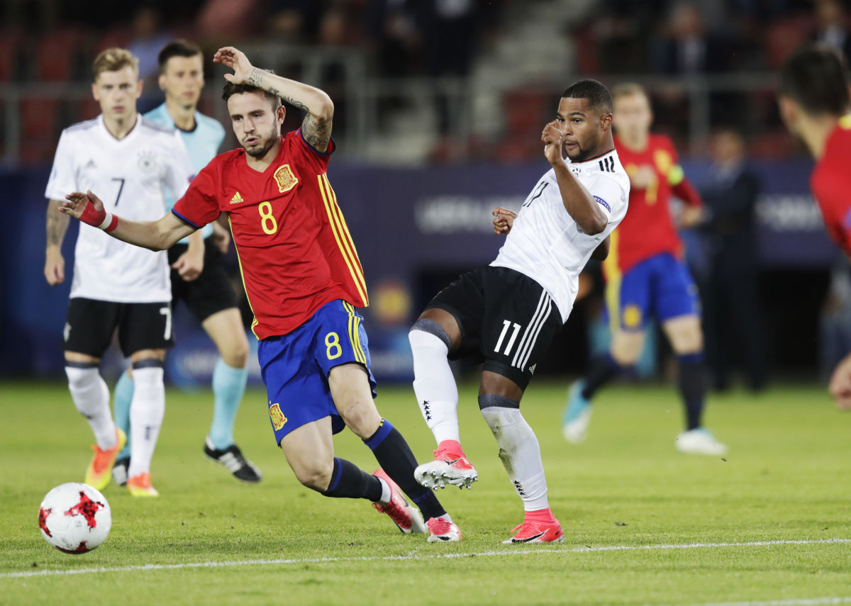 KRAKOW, POLAND - JUNE 30: Saúl Ñíguez of Spain and Serge Gnabry of Germany competes for the ball during the UEFA U21 Final match between Germany and Spain at Krakow Stadium on June 30, 2017 in Krakow, Poland. (Photo by Nils Petter Nilsson/Ombrello/Getty Images)