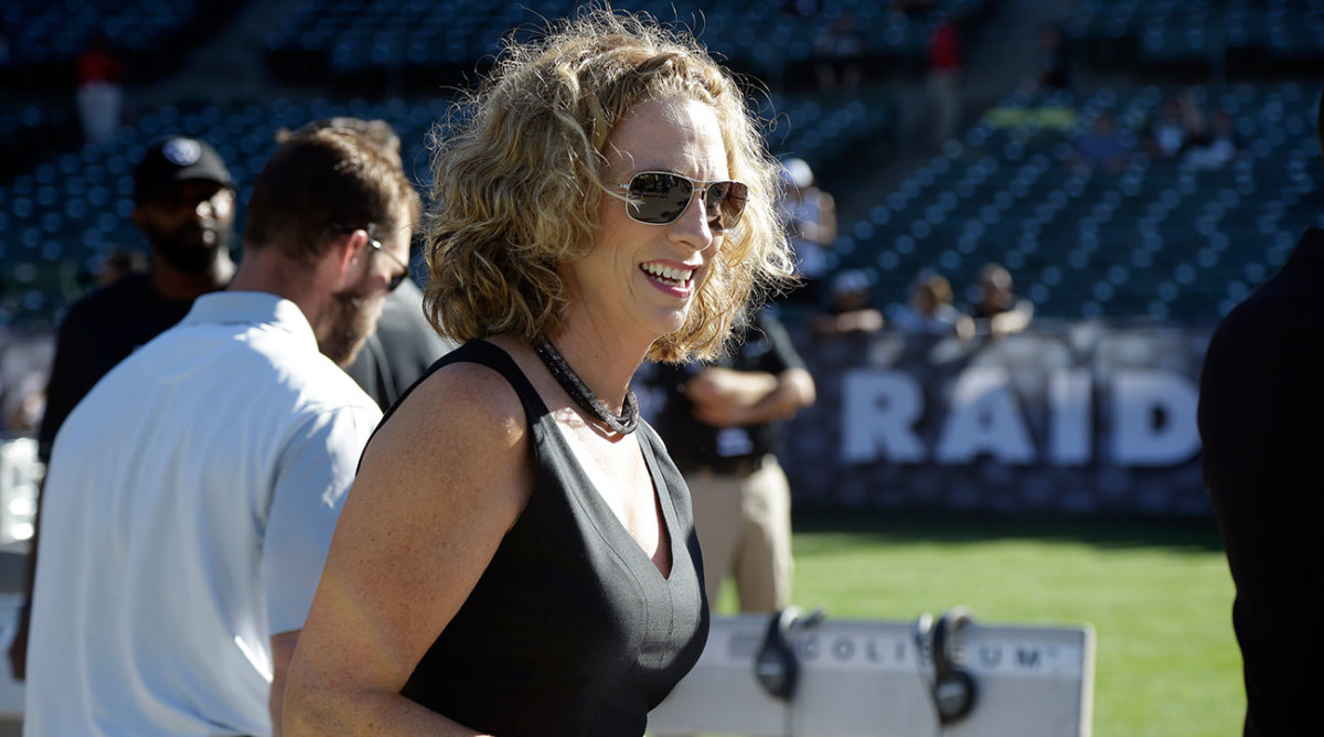 beth-mowins-nfl-media-circus-1300.jpg